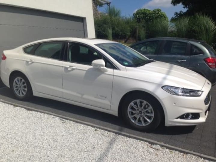 Ford Mondeo HEV Titanium (2015)
