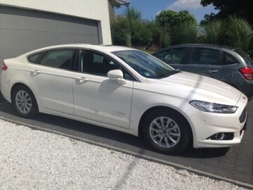 Ford Mondeo HEV Titanium (2015)