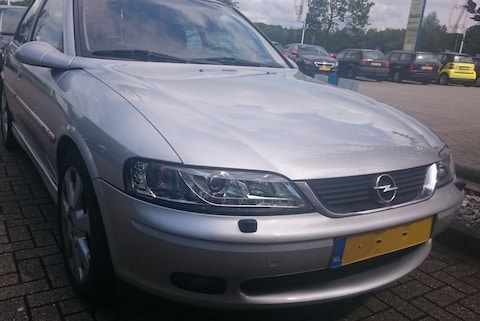 Opel Vectra 2.5i-V6 CDX (1999)