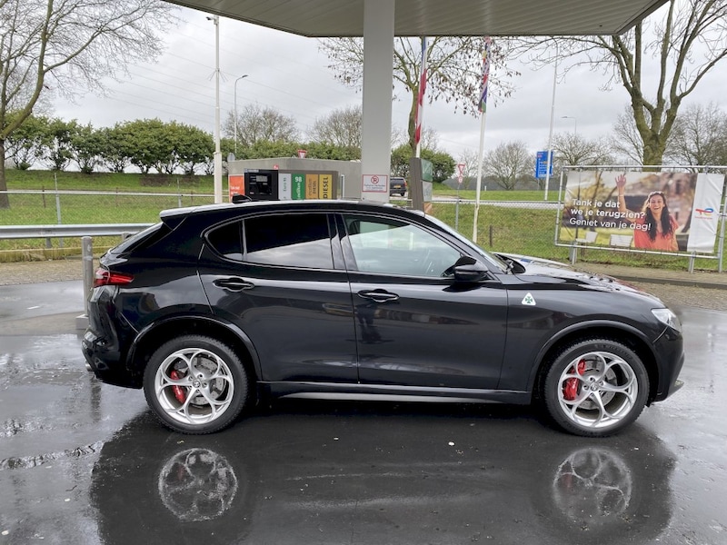 Alfa Romeo Stelvio 2.9 V6 AWD Quadrifoglio (2018)