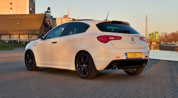 Alfa Romeo Giulietta 1.750 TBi Quadrifoglio Verde (2015)