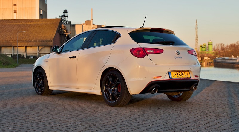 Alfa Romeo Giulietta 1.750 TBi Quadrifoglio Verde (2015)