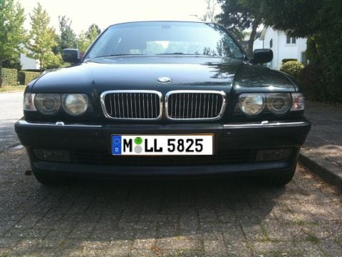 BMW 735i Executive (2000)
