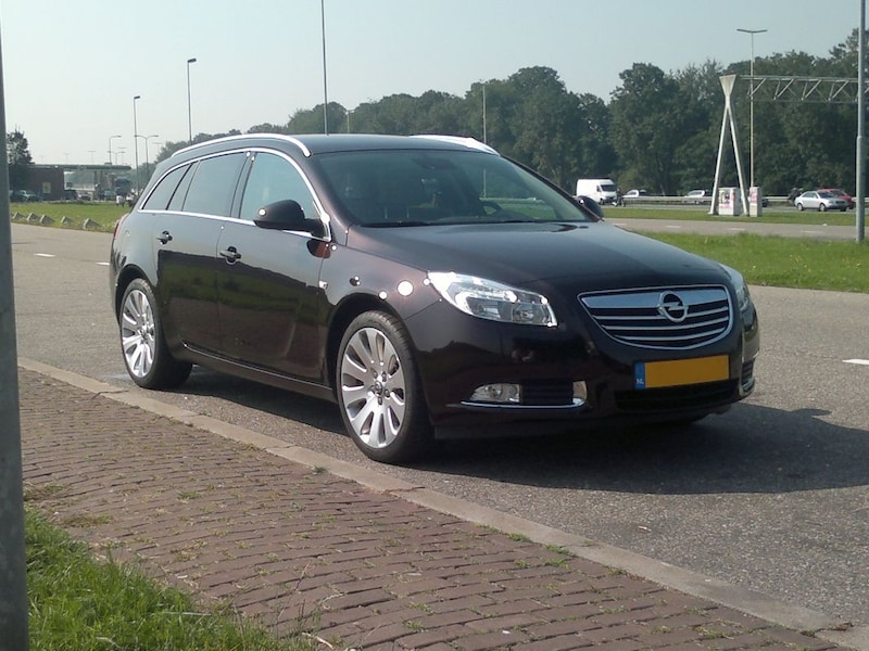 Opel Insignia Sports Tourer 1.6 Turbo Edition (2010)