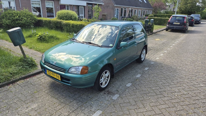 Toyota Starlet 1.3 XLi (1998)