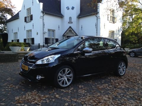 Peugeot 208 Allure 1.6 e-HDi 92pk (2012)