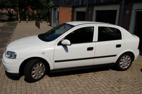 Opel Astra 2.0 Di-16V GL (2000)