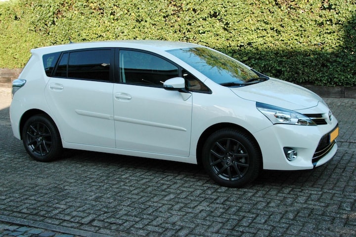 Toyota Verso 1.8 16v VVT-i Business 7P (2015)