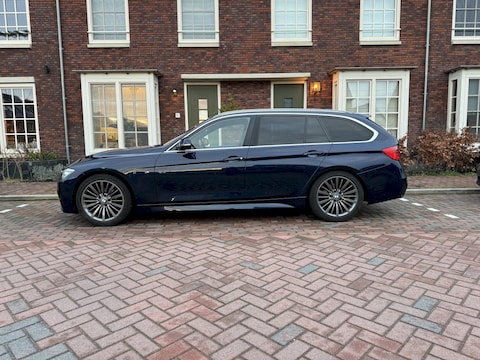 BMW 320i Touring Executive