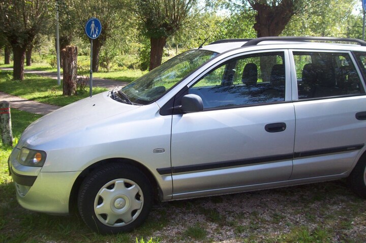 Mitsubishi Space Star 1.6 Family (2002)