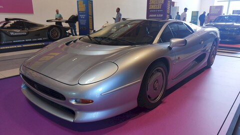 Jaguar XJ220
