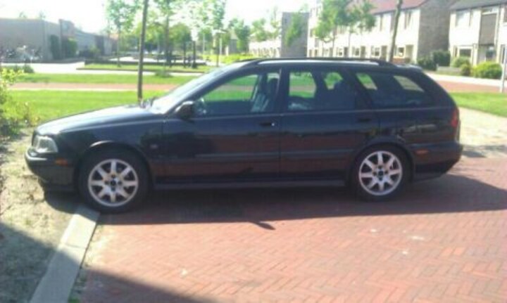 Volvo V40 T4 Exclusive-Line