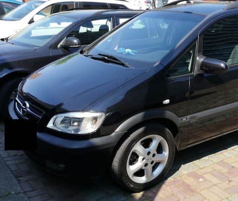 Opel Zafira 2.2 DTi-16V Comfort (2005)