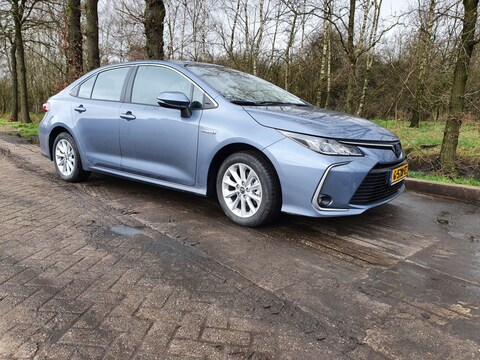 Toyota Corolla Sedan 1.8 Hybrid Active