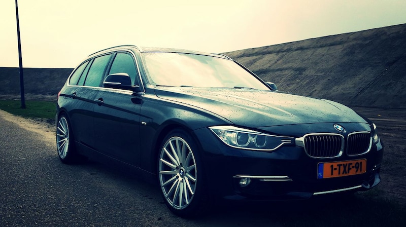 BMW 320i Touring High Executive (2014)