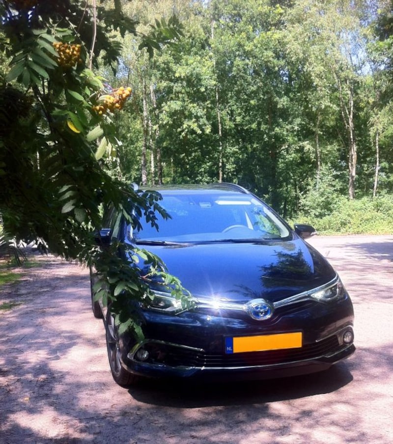 Toyota Auris Touring Sports 1.8 Hybrid Lease Pro (2015)