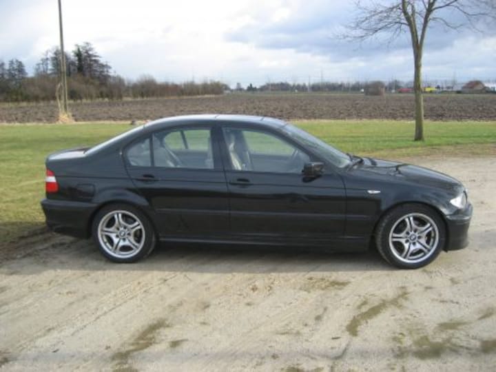 BMW 325i Executive (2002)