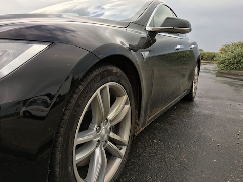 Tesla Model S 85D (2015)