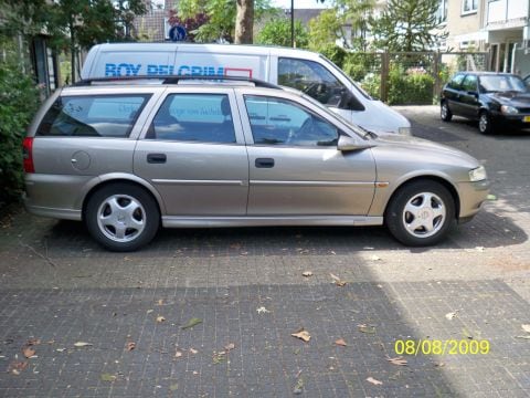Opel Vectra Stationwagon 1.8i-16V Diamond (1999)