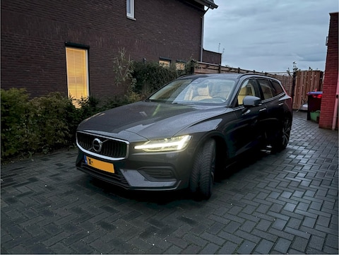 Volvo V60 B3 Essential Edition