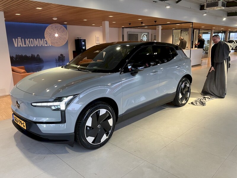 Volvo EX30 Single Motor Extended Range Plus (2024)