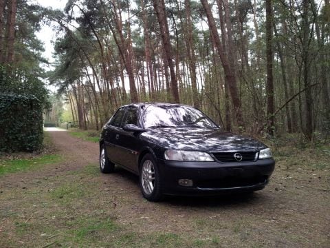Opel Vectra 1.6i-16V Diamond (1998)
