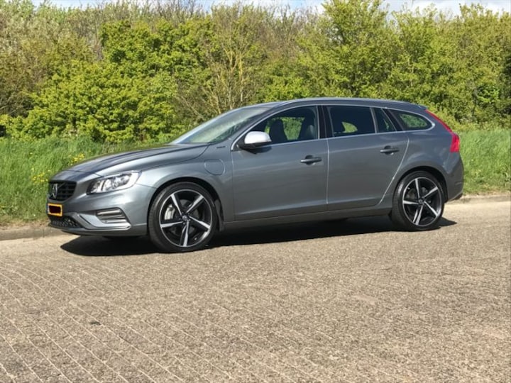 Volvo V60 D6 AWD Twin Engine R-Design (2015)