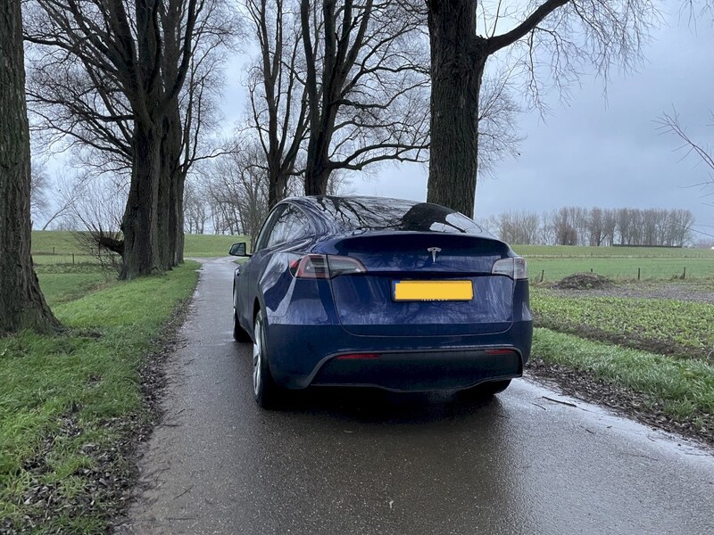 Tesla Model Y (2022)
