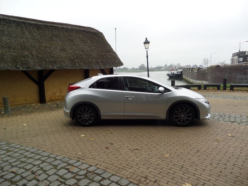 Honda Civic 1.8 Executive (2014)