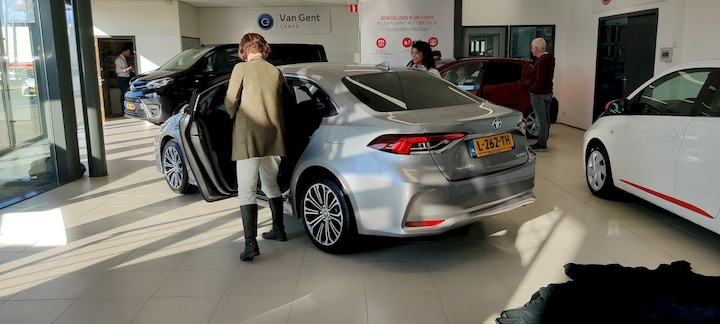 Toyota Corolla Sedan 1.8 Hybrid Dynamic (2021)