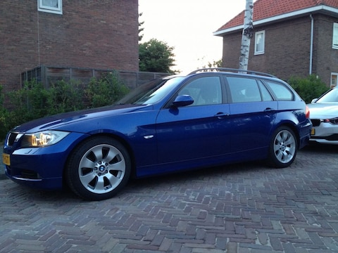 BMW 318i Touring High Executive (2007)
