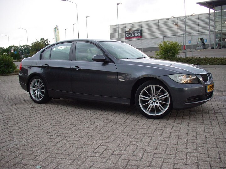 BMW 320i High Executive (2006)
