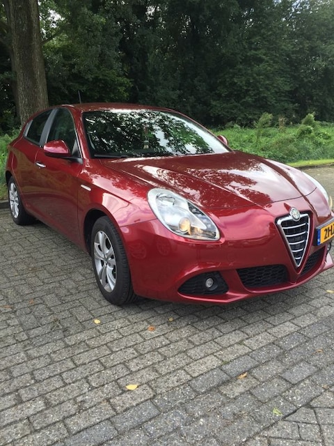 Alfa Romeo Giulietta 1.4 Turbo 120 Distinctive (2010)