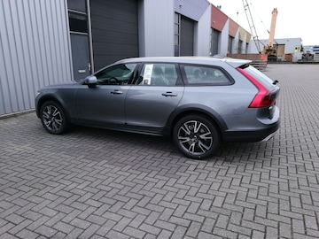 Volvo V90 Cross Country T5 AWD Pro (2017)