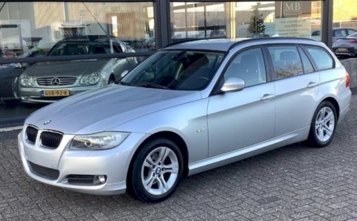 BMW 318i Touring (2011)