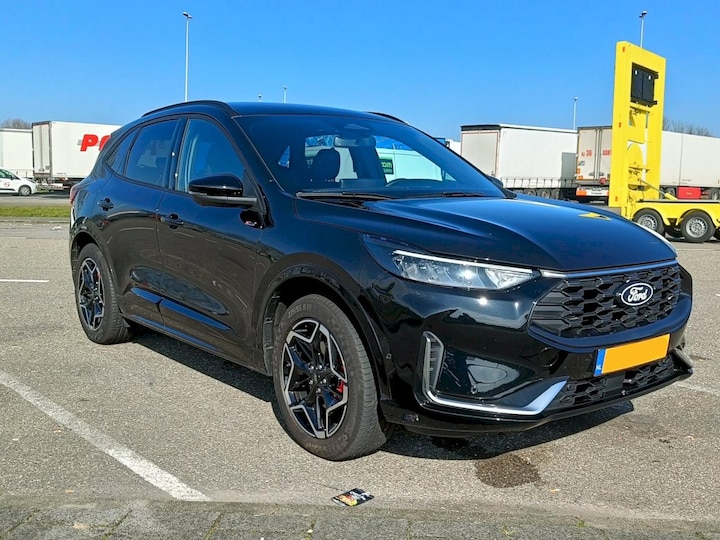 Ford Kuga 2.5 PHEV ST-Line X (2024)