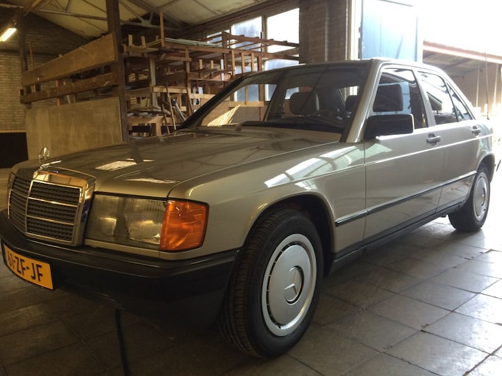Mercedes-Benz 190 (1985)