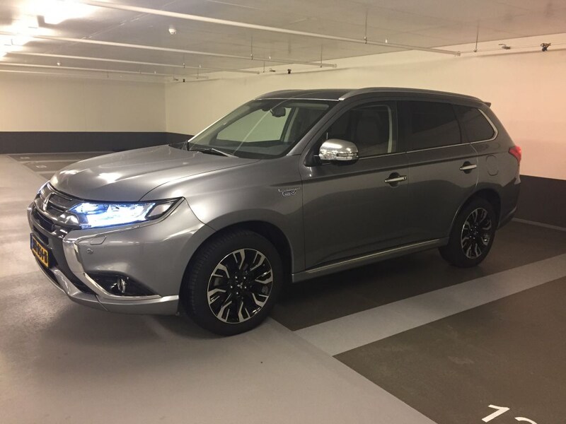 Mitsubishi Outlander PHEV Instyle+ (2015)