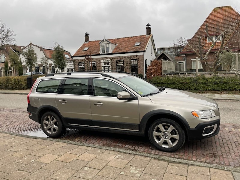 Volvo XC70 D5 AWD Momentum (2009)