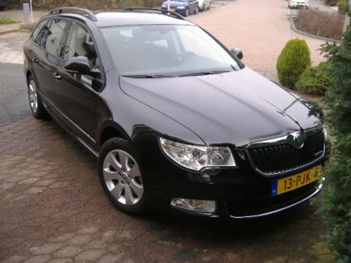 Skoda Superb Combi 1.6 TDI Greenline Comfort Bus. (2011)