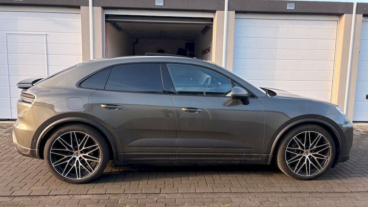 Porsche Macan Electric (2025)