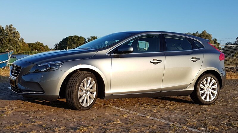 Volvo V40 D4 Momentum (2015)