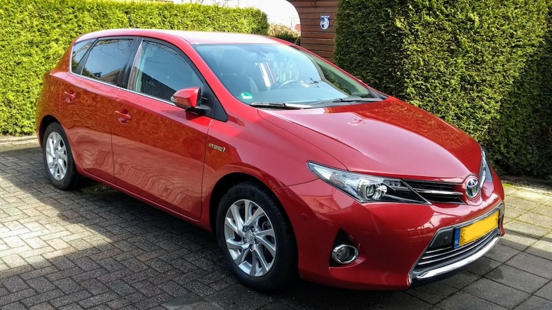 Toyota Auris 1.8 Hybrid Executive (2013)