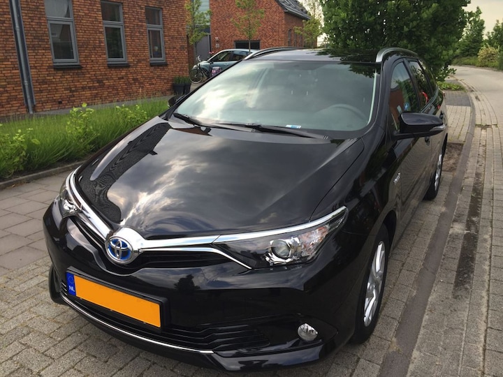 Toyota Auris Touring Sports 1.8 Hybrid Lease (2015)