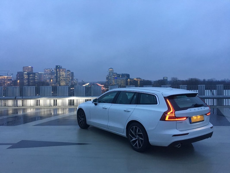 Volvo V60 T5 Momentum (2019)