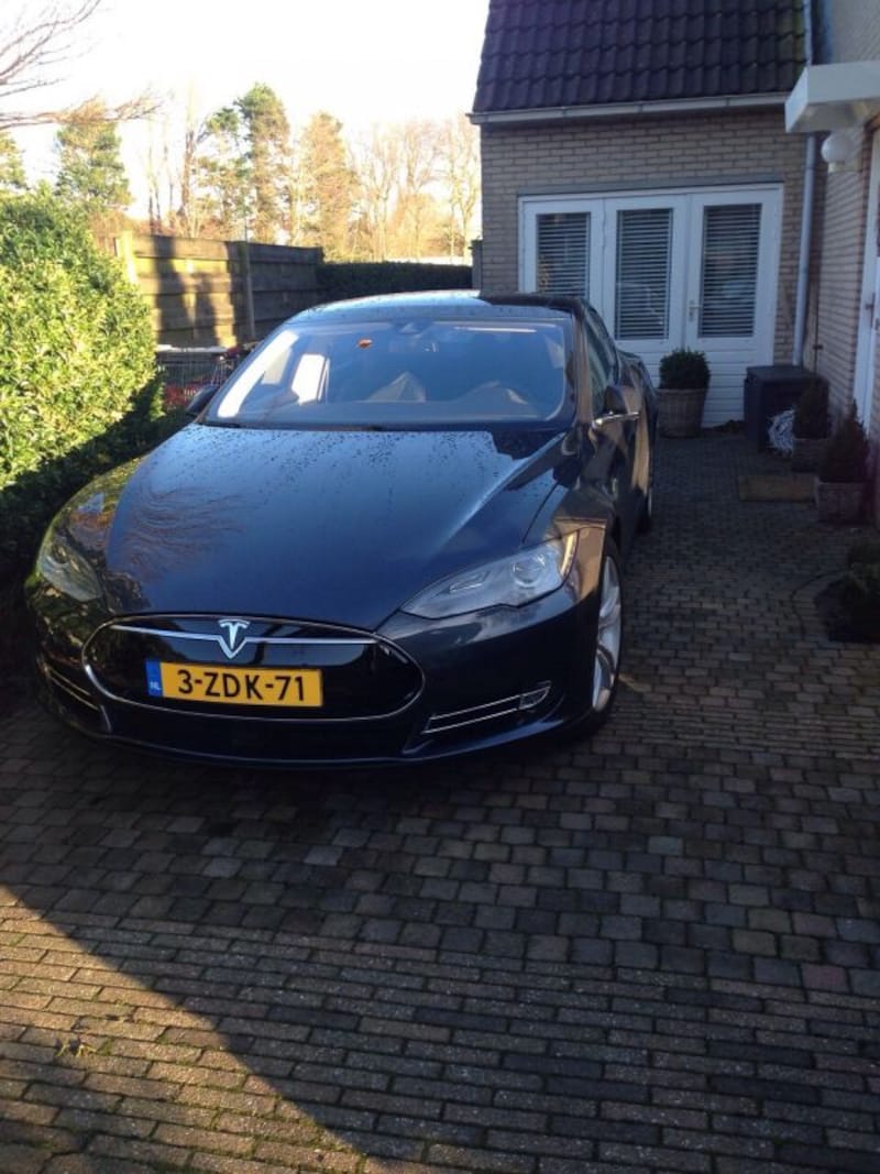 Tesla Model S 85 kWh (2014)