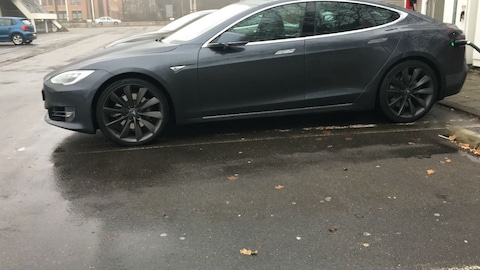Tesla Model S 90D