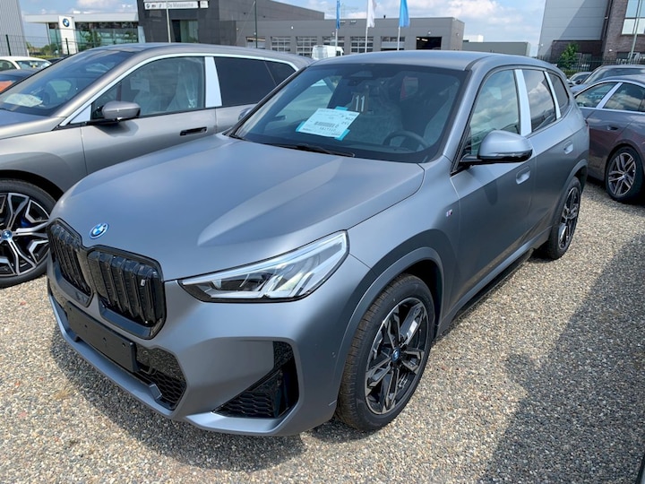 BMW iX1 xDrive30 (2023)