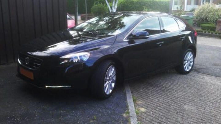 Volvo V40 D2 Momentum (2013)
