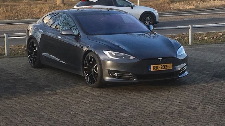 Tesla Model S 100D (2017)